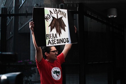 Triunfo de comuneros oaxaqueños: minera canadiense deja su pueblo