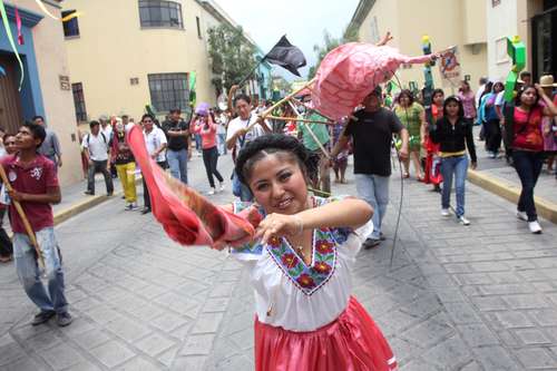 Marchan decenas en Oaxaca; protestan por feminicidios y megaproyectos mineros y eólicos