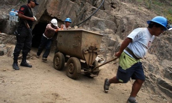 mineros_peru_0