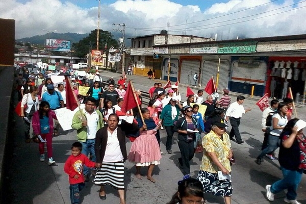 Cientos de campesinos marchan en Teziutlán para impedir minera e hidroeléctrica