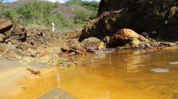 Mantienen alerta en Sinaloa por agua contaminada por minera Santa Rosa