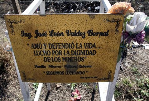 Familias de mineros se movilizan en redes