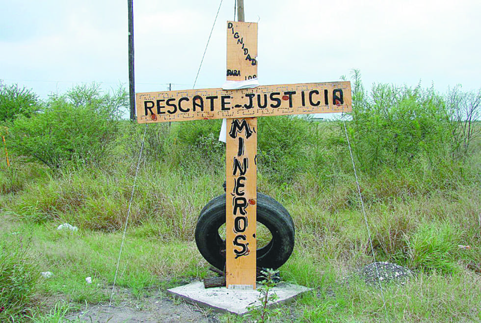 Podrían reanudar rescate de 63 mineros muertos a casi 10 años de estallido
