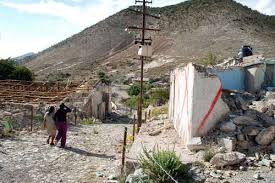 Ordenan desalojar «por seguridad» a familias que rehúsan dejar sus casas a minera de Slim