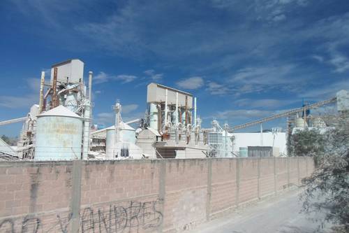 Mineras y producción de cal y cemento envenenan Hidalgo