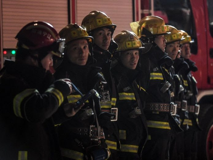 Logran rescatar a 23 trabajadores de mina tras explosión
