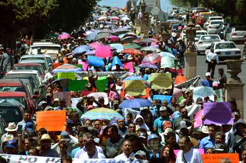 Con marcha, miles exigen a Peñasquito cumplir con obras sociales