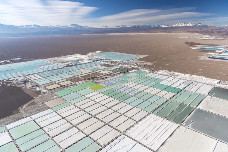Litio: la encrucijada entre el mineral del futuro y los problemas socioambientales que genera