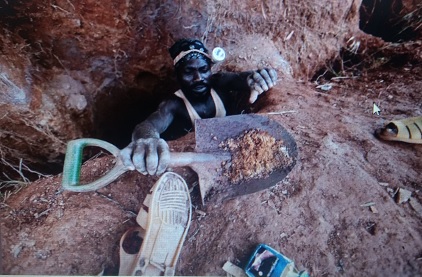 REPORTE ESPECIAL-La enfermedad que acecha tras la riqueza de los buscadores de oro de Ghana