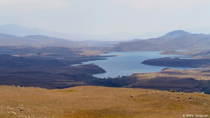 “Nuestra agua es nuestro oro”: los armenios bloquean un controvertido proyecto minero