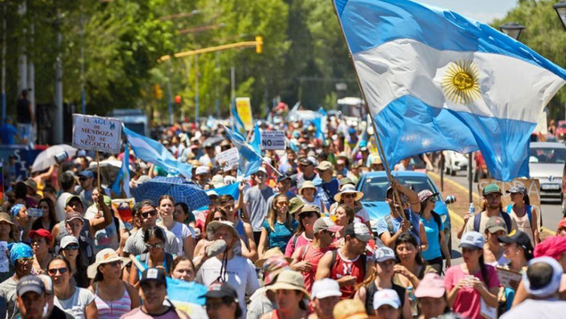 ¿Por qué se produjo la ‘marcha más grande de la historia de Mendoza’ (Argentina) contra la megaminería?