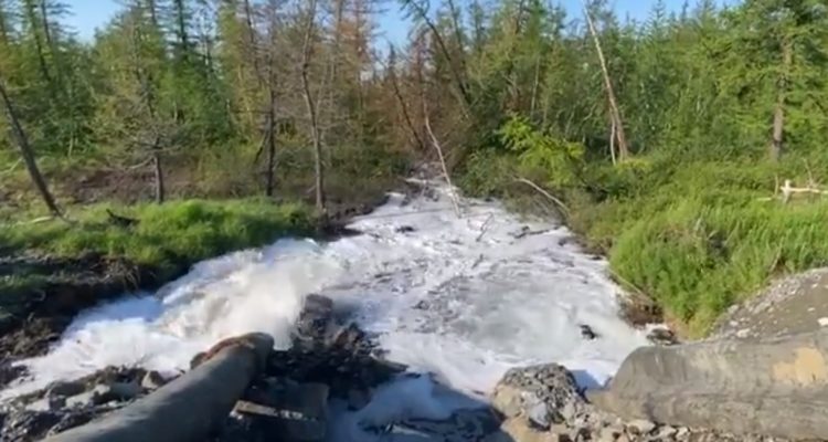 Nuevo desastre en el Ártico: minera vuelve a verter desechos en tundra rusa en menos de 1 mes
