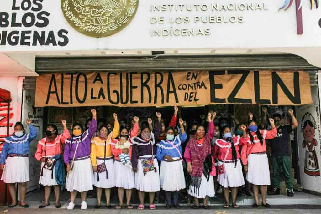 Mujeres Otomí que mantienen ocupado el INPI llaman a romper el cerco mediático
