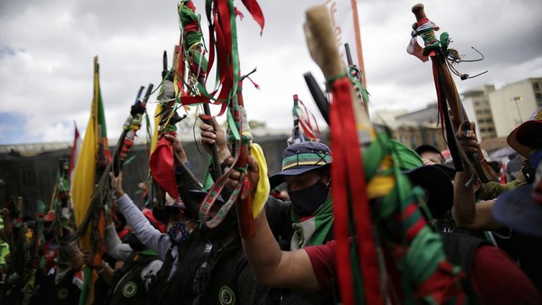 Militantes indígenas rechazan proyecto de ley que reglamenta la consulta previa