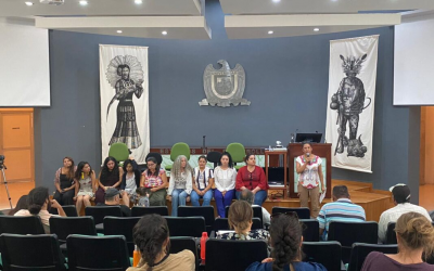 Mujeres que encabezan luchas comunitarias compartieron sus experiencias en esta tarea